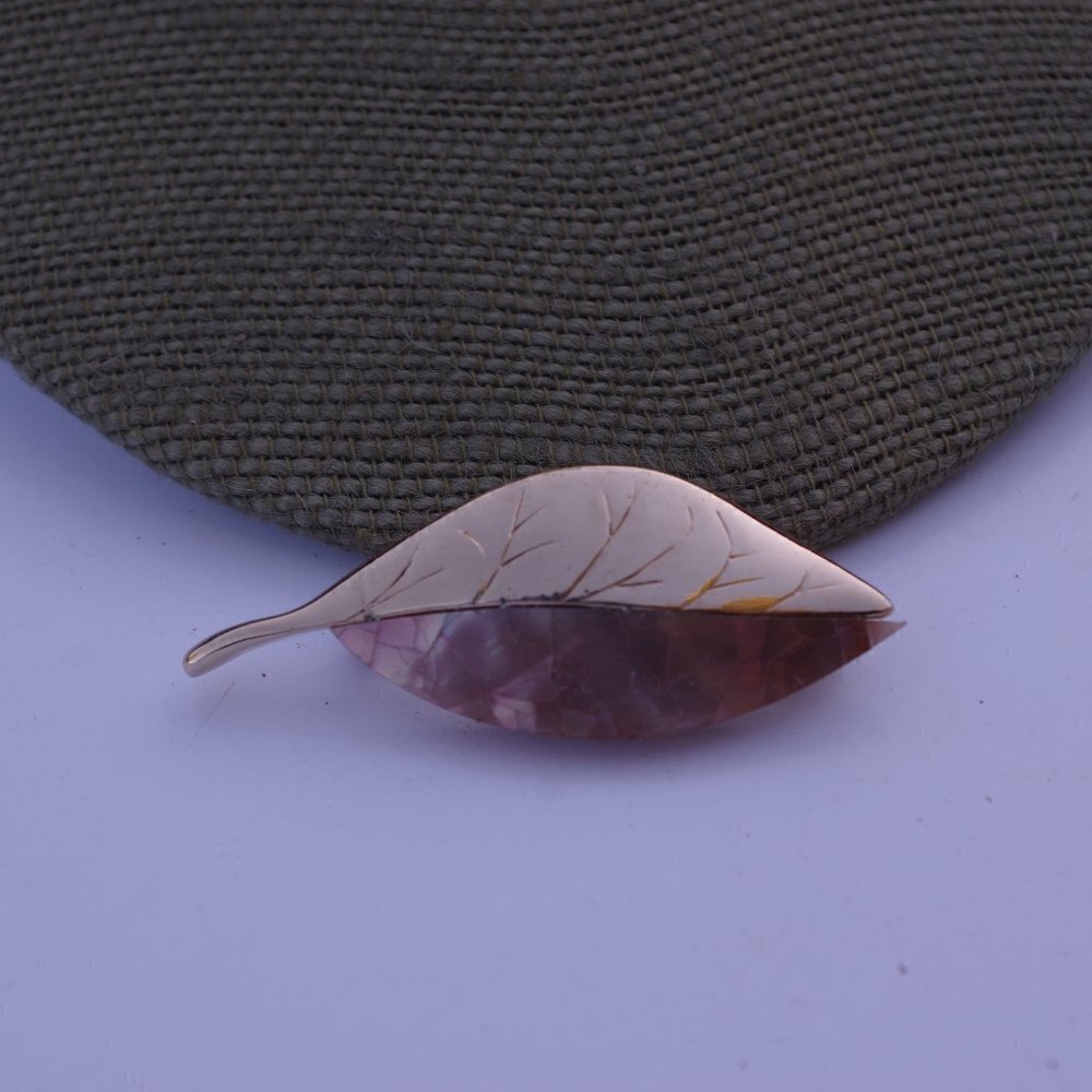 Women`s gold tone leaf mop brooch pin. 2 1/4 inche